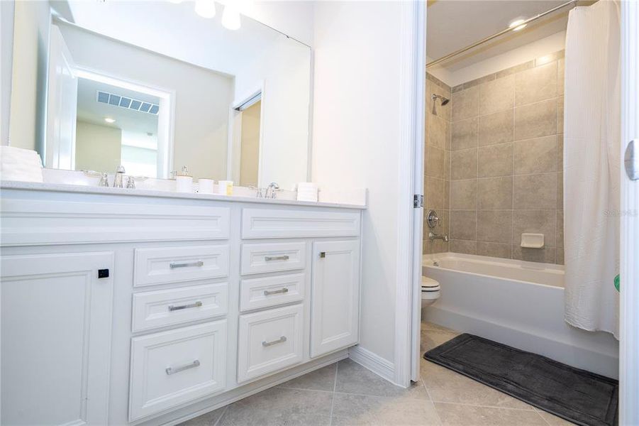 Furnished interior view inside a new home in Windsor Cay Resort, Clermont (Image 30).