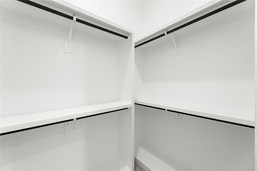 24. 802 Marathon - Closet (2)