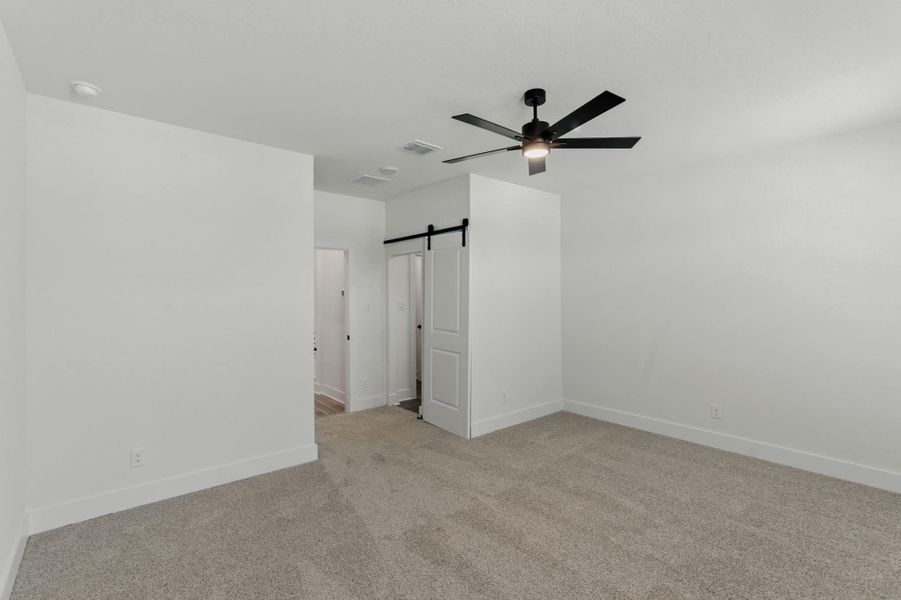Spacious, unfurnished interior of a new home in Rose Hill, San Antonio (Image 24).