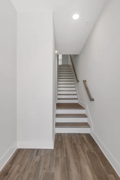Spacious, unfurnished interior of a new home in Echo Park, Suwanee (Image 19).