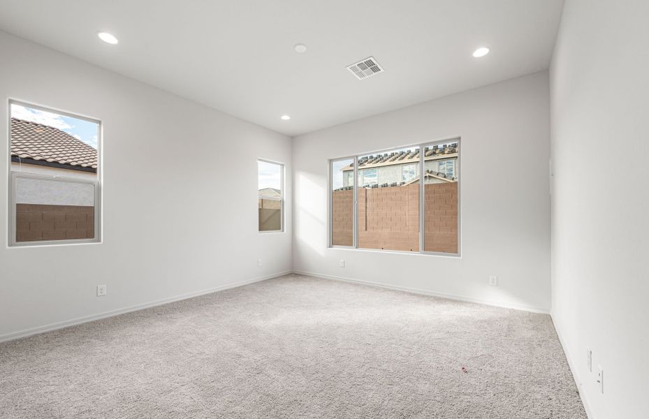 Spacious, unfurnished interior of a new home in Artisan at Asante, Surprise (Image 20).