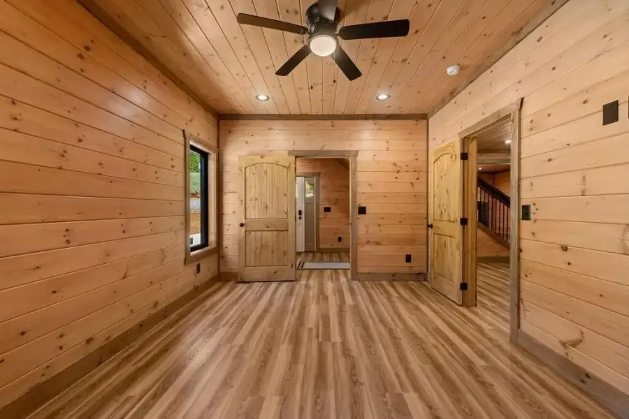 Spacious, unfurnished interior of a new home in , Blue Ridge (Image 13).