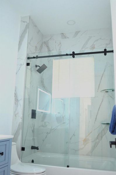 Close-up of interior finishes inside a home in , Clewiston (Image 17).