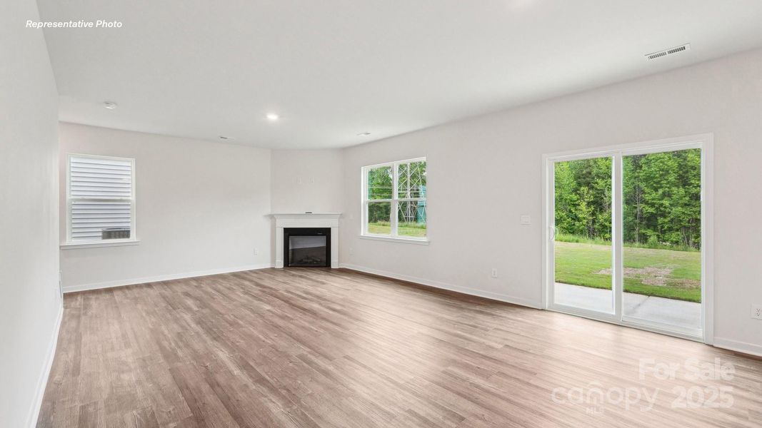 Spacious, unfurnished interior of a new home in Reedy Creek Preserve, Charlotte (Image 27).