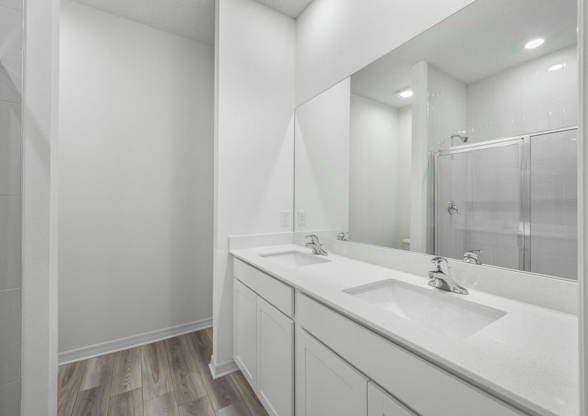 Dual sink vanity in master bathroom