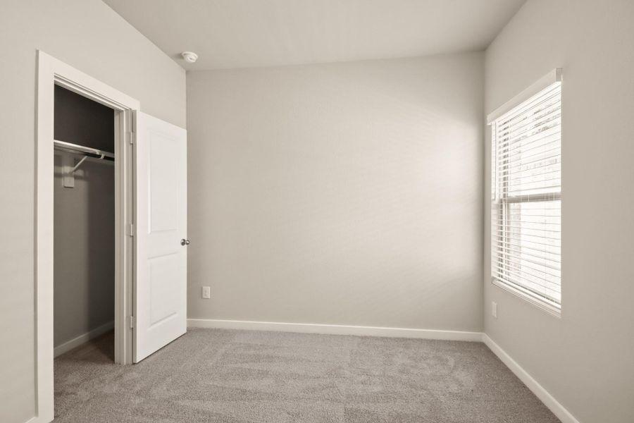 Spacious, unfurnished interior of a new home in Westridge Cove 40', Conroe (Image 12).