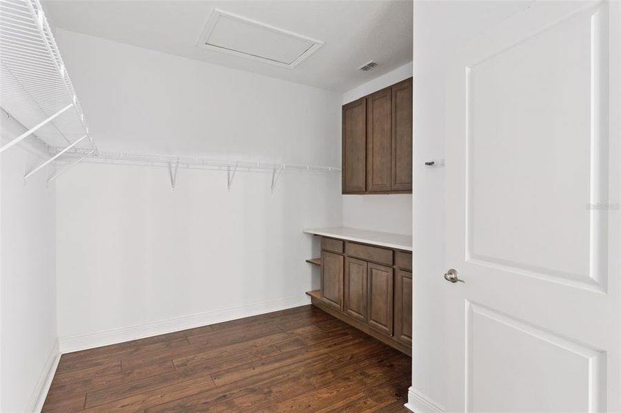 Spacious, unfurnished interior of a new home in , Orlando (Image 10).