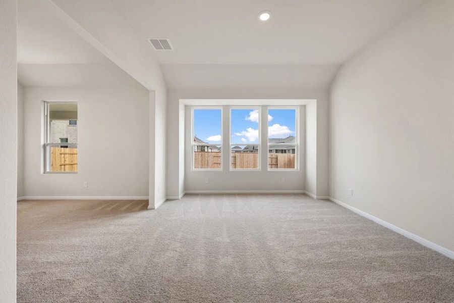 Spacious, unfurnished interior of a new home in Berry Creek Highlands, Georgetown (Image 34).