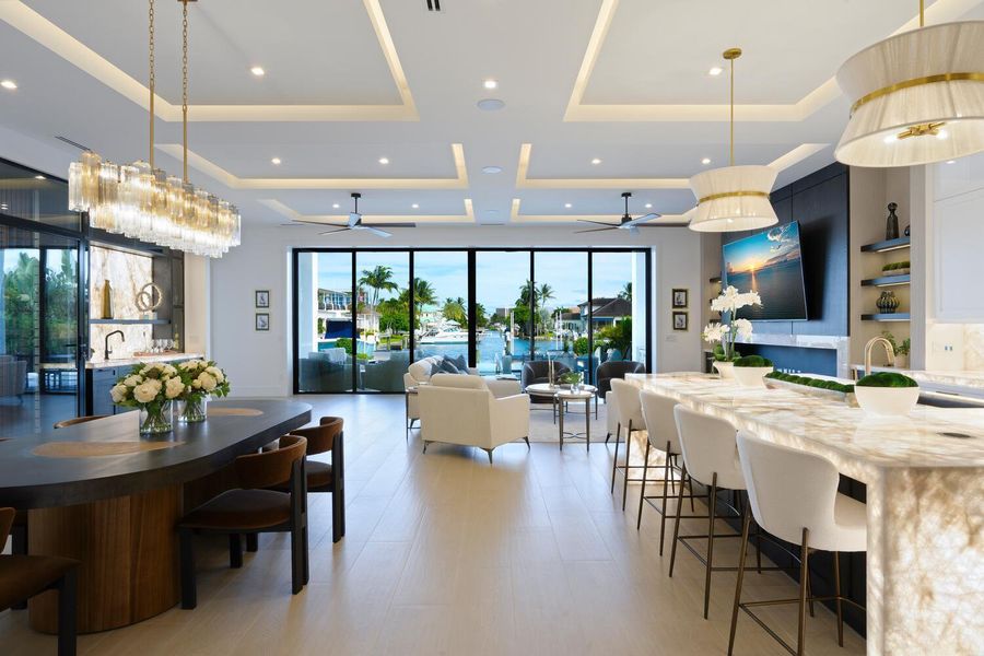 KITCHEN / DINING KITCHEN / DINING