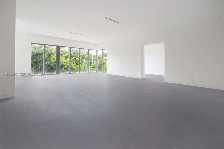 Spacious, unfurnished interior of a new home in , Miami (Image 26).