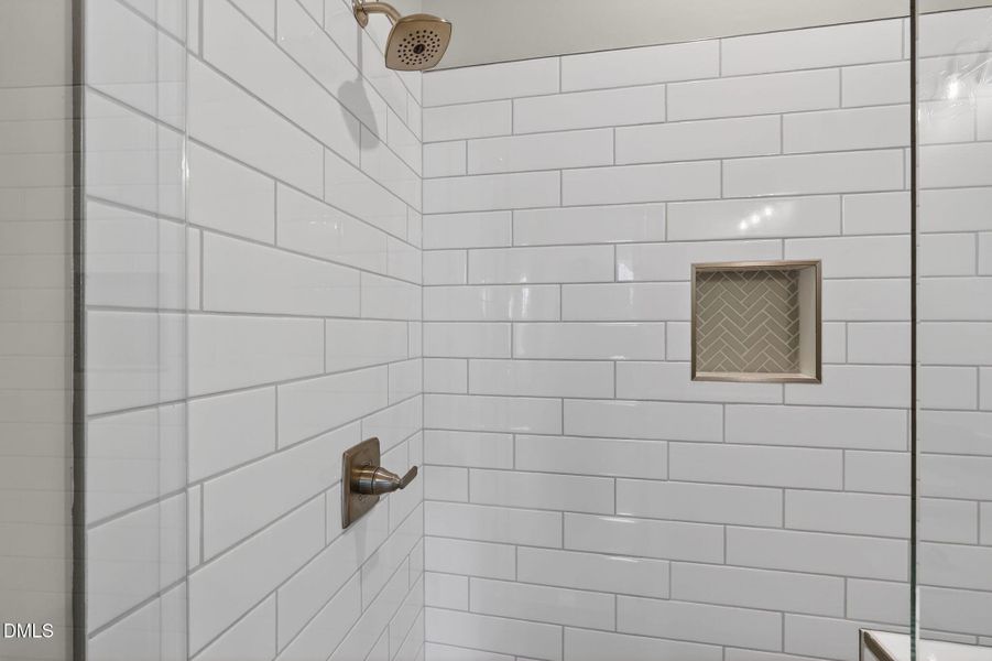 22-web-or-mls-484-hillard-ln-annice-broa