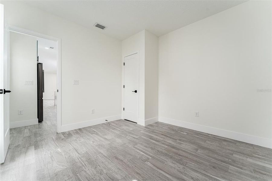 Spacious, unfurnished interior of a new home in , Tampa (Image 24).