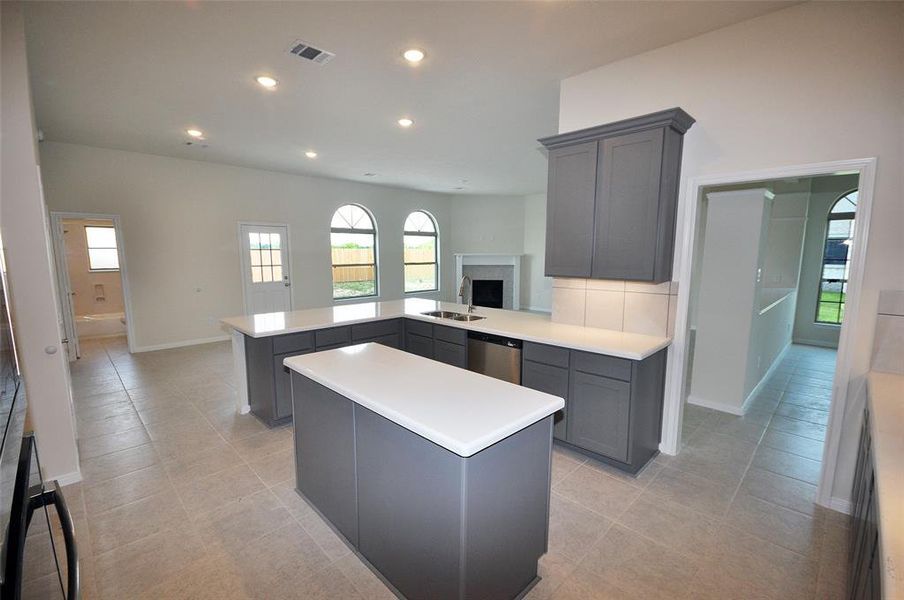 The chef entertains across the spacious and open flush breakfast bar into the breakfast room and the family room.