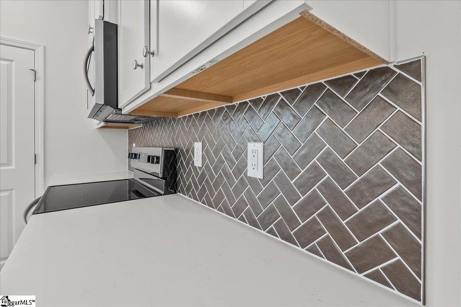 Close-up of interior finishes inside a home in Hazelwood, Boiling Springs (Image 14).