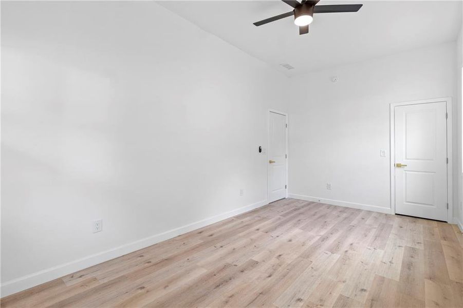 Spacious, unfurnished interior of a new home in , Atlanta (Image 13).