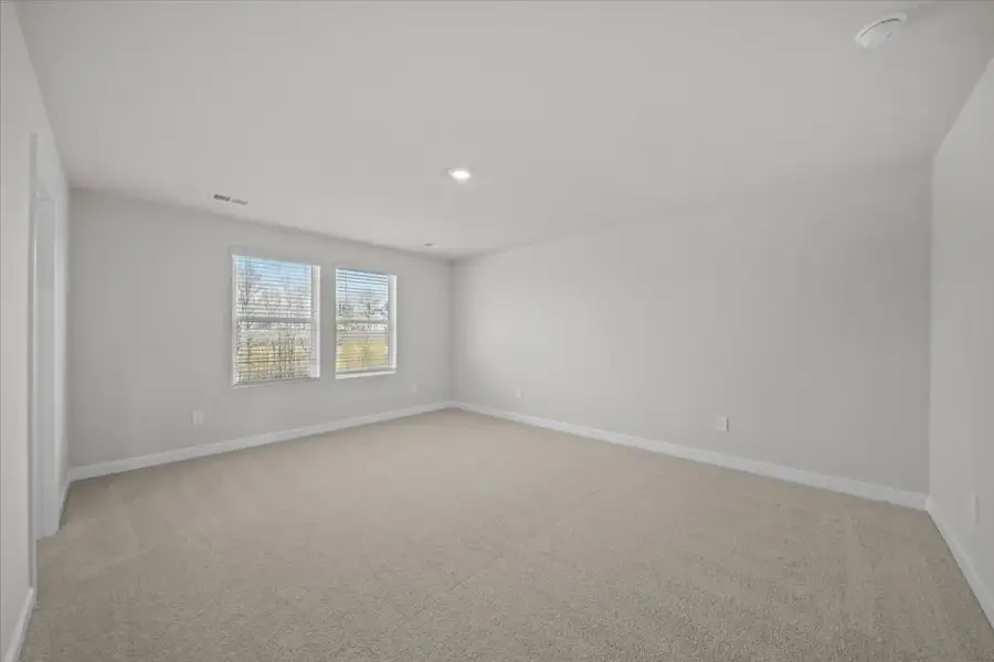 Spacious, unfurnished interior of a new home in Shiloh Valley, Piedmont (Image 19).
