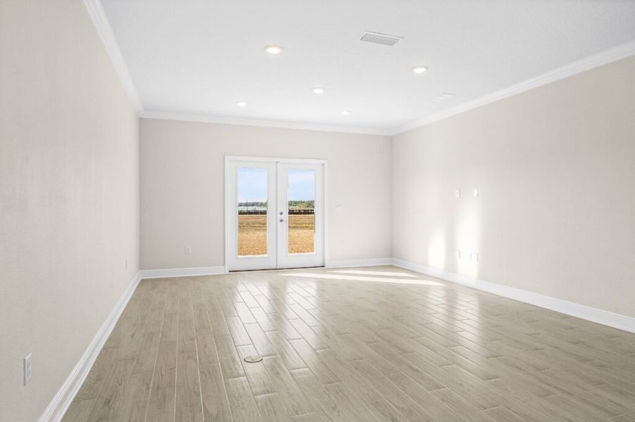 Spacious, unfurnished interior of a new home in Lake Merial, Panama City (Image 26).