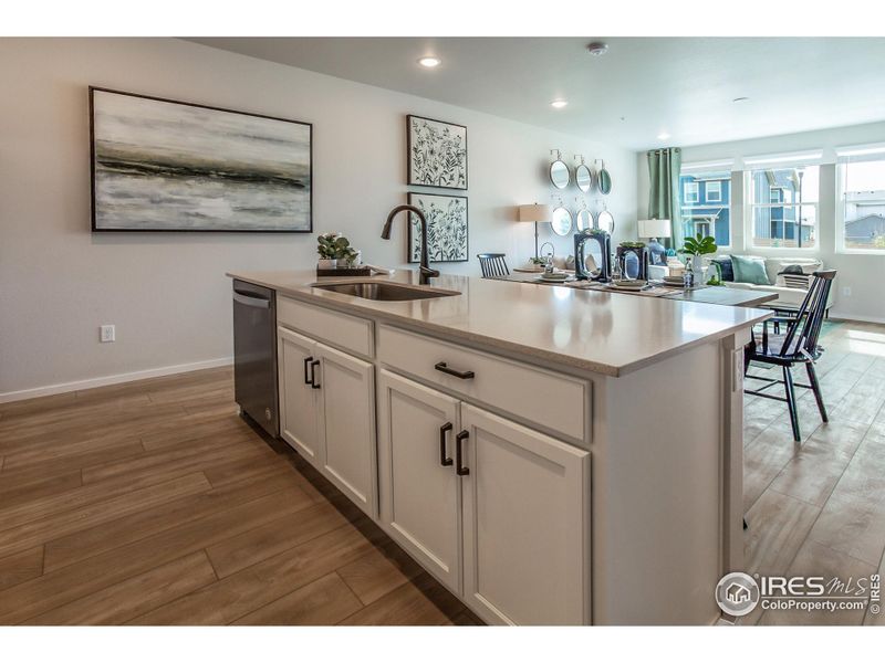 EXAMPLE PHOTO: KITCHEN ISLAND