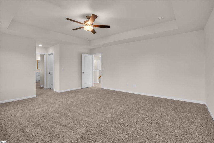 Spacious, unfurnished interior of a new home in Lynbrook, Boiling Springs (Image 22).