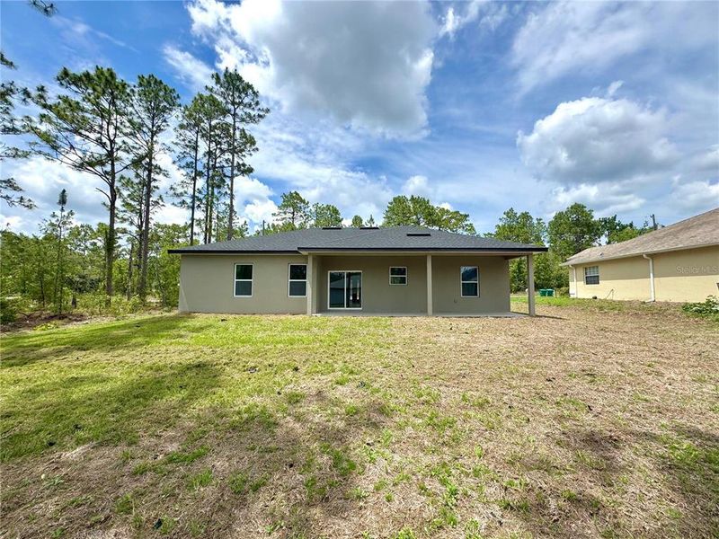 Exterior details and patio area of a home in , Dunnellon (Image 22).