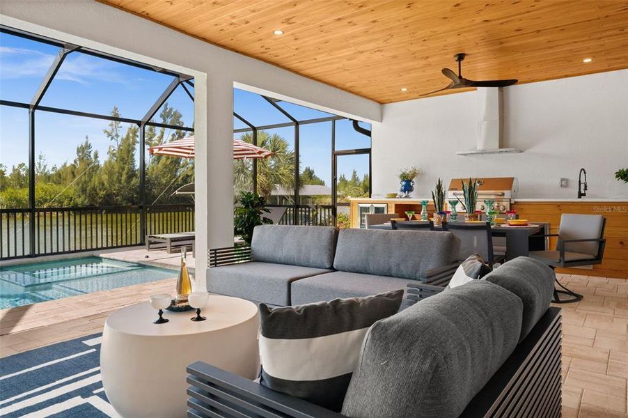 Exterior details and patio area of a home in , Port Charlotte (Image 31).