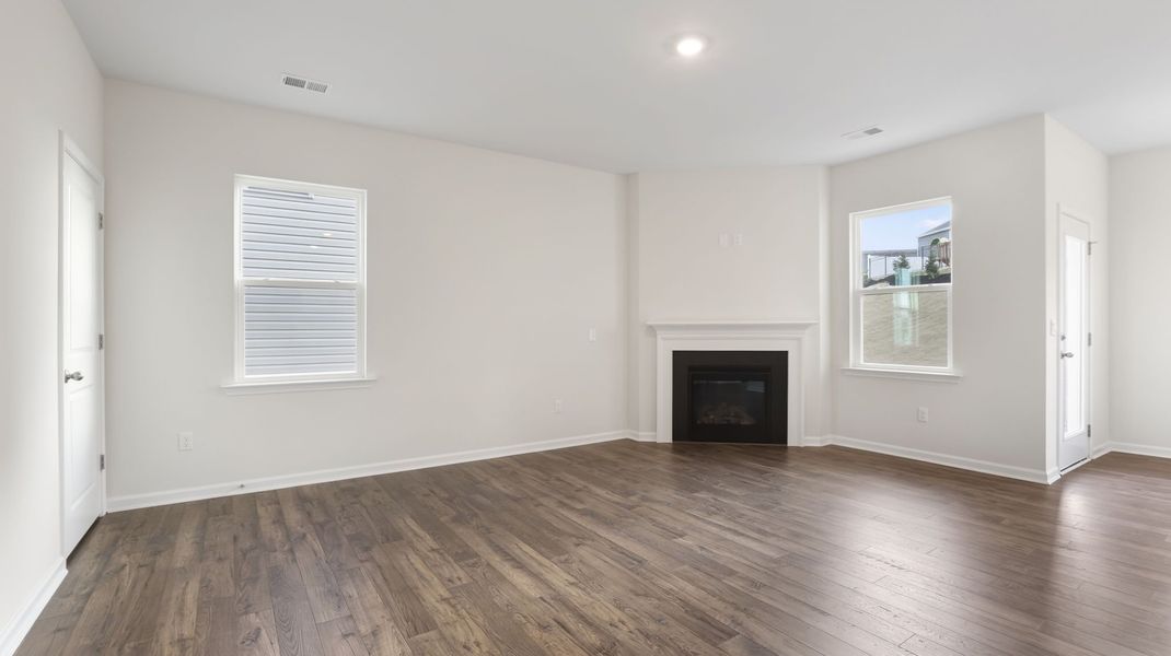 Spacious, unfurnished interior of a new home in Hunters Ridge, Woodruff (Image 19).