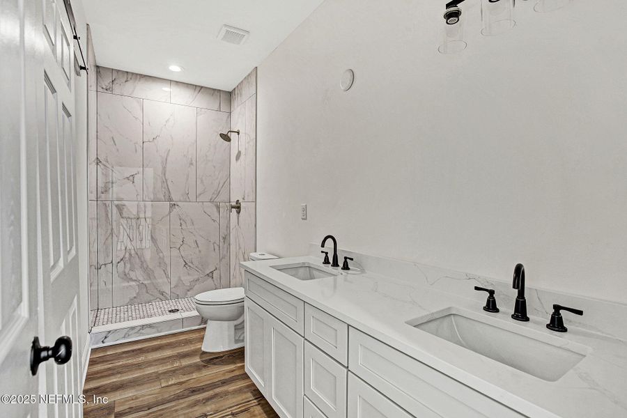 Furnished interior view inside a new home in , Jacksonville (Image 6).