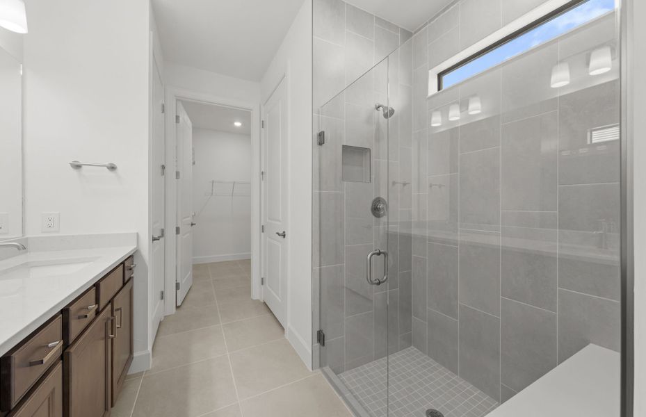 Furnished interior view inside a new home in Del Webb Catalina, Lakewood Ranch (Image 7). Furnished interior view inside a new home in Del Webb Catalina, Lakewood Ranch (Image 7).