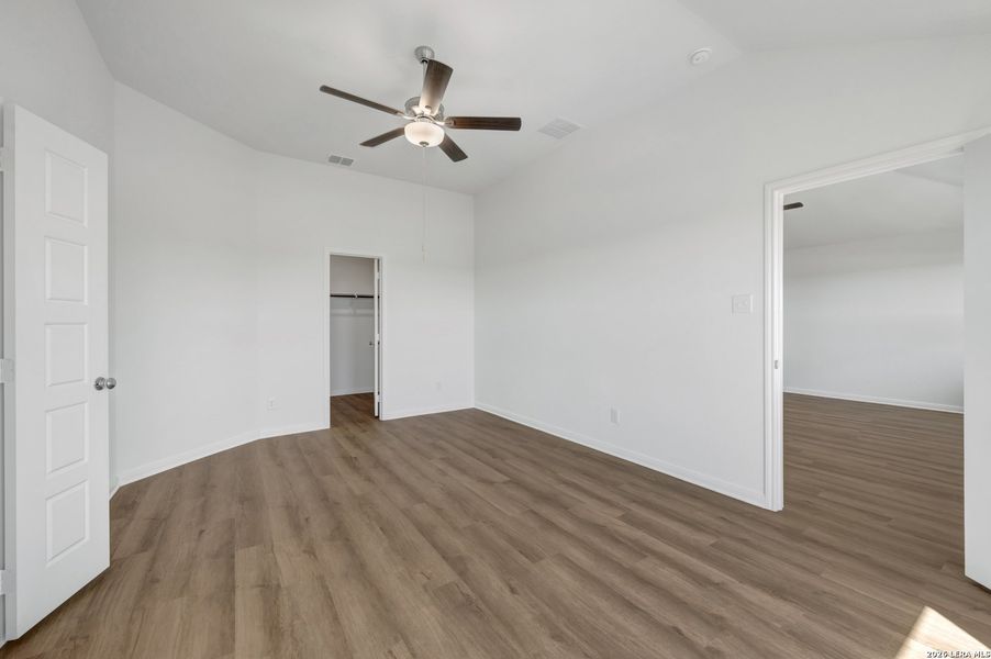 Spacious, unfurnished interior of a new home in Greenspoint Heights, Seguin (Image 33).