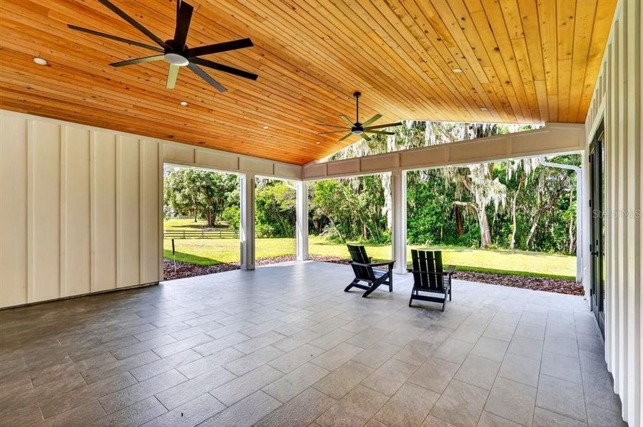 Exterior details and patio area of a home in , Deland (Image 19).