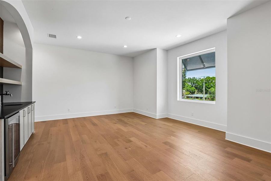 Spacious, unfurnished interior of a new home in , Tampa (Image 91).