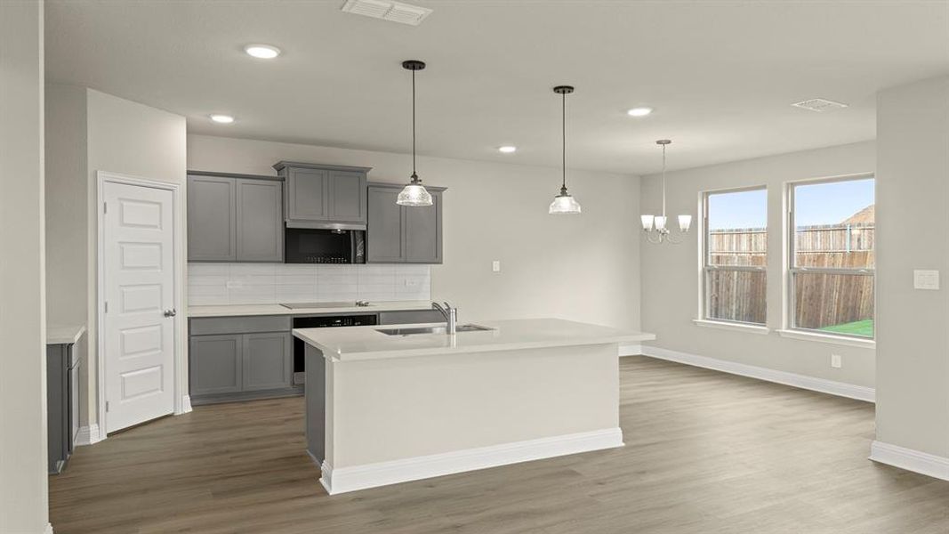 09. 1712 Edgeway - Kitchen (3)