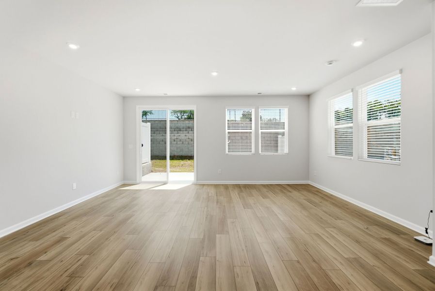 Spacious, unfurnished interior of a new home in Stonesummit at Reedy Creek, Charlotte (Image 12).