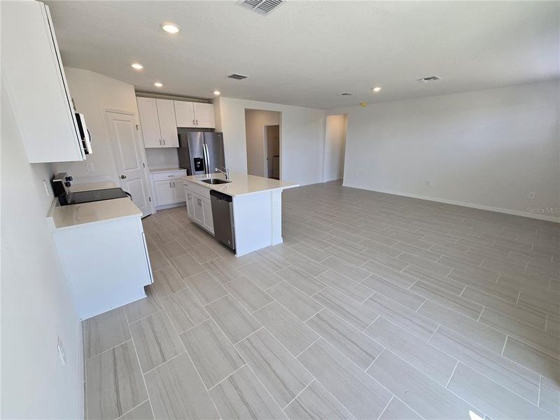 Spacious, unfurnished interior of a new home in Magnolia Bay - Classic Series, Nokomis (Image 23).