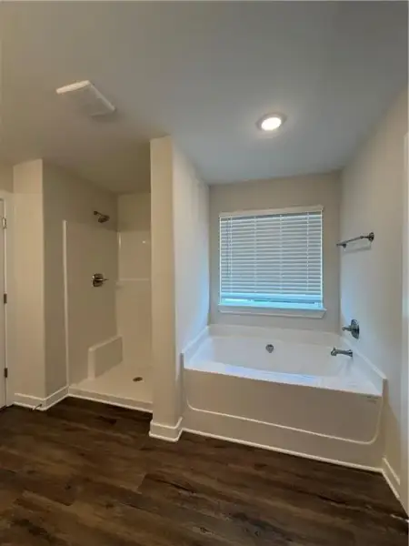 Spacious, unfurnished interior of a new home in , Lovejoy (Image 9).