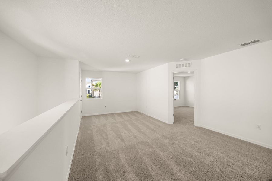 Spacious, unfurnished interior of a new home in Beresford Woods, Deland (Image 7).