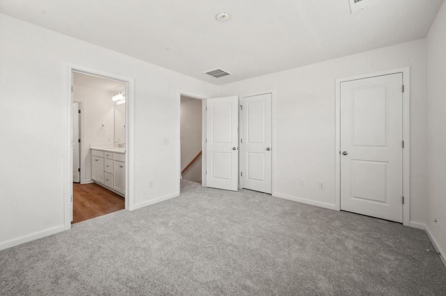 Spacious, unfurnished interior of a new home in Clear Springs Townhomes, North Charleston (Image 23).