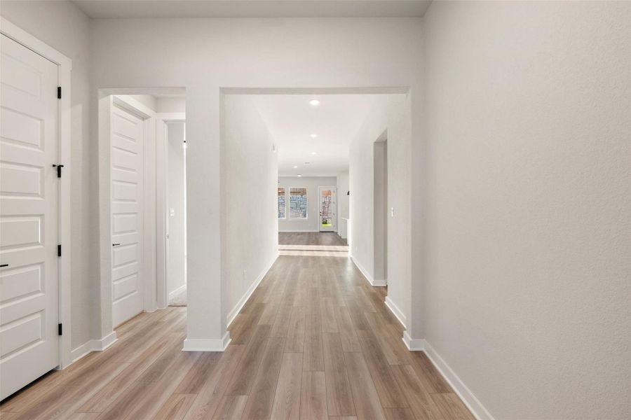 Spacious, unfurnished interior of a new home in Lariat, Liberty Hill (Image 17).
