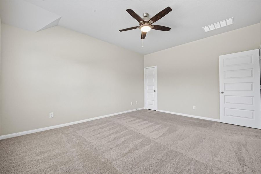 Spacious, unfurnished interior of a new home in River's Edge, Conroe (Image 29). Spacious, unfurnished interior of a new home in River's Edge, Conroe (Image 29).