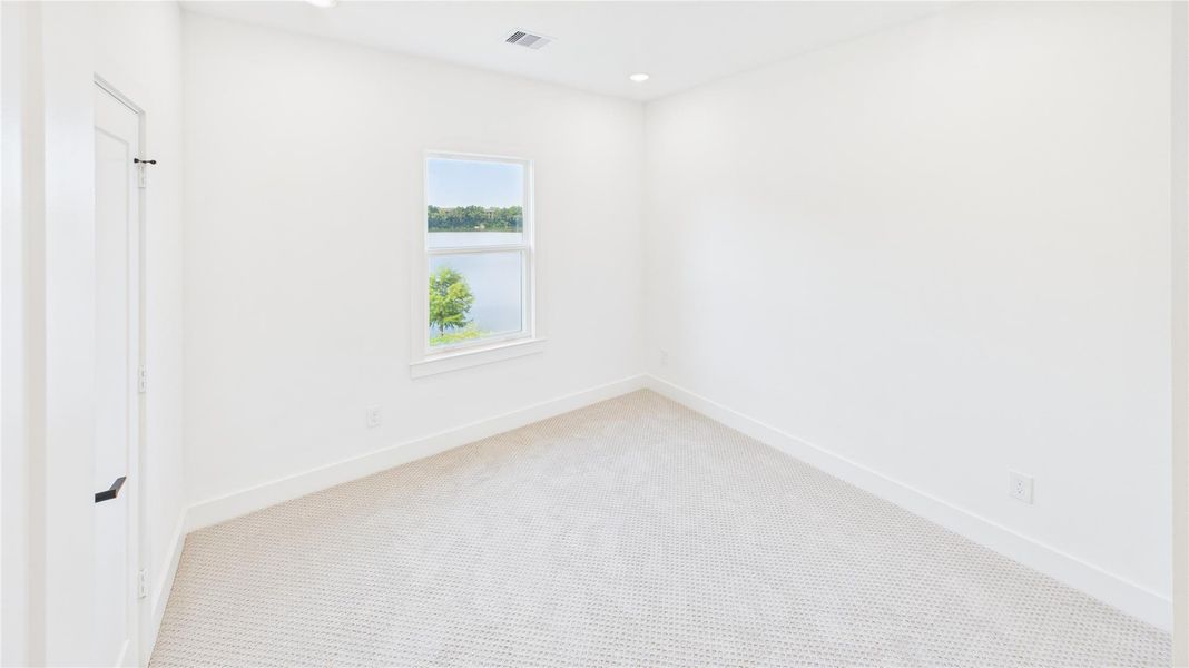 Spacious, unfurnished interior of a new home in , Houston (Image 16).