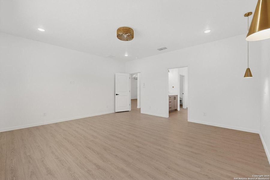 Spacious, unfurnished interior of a new home in , Spring Branch (Image 38).