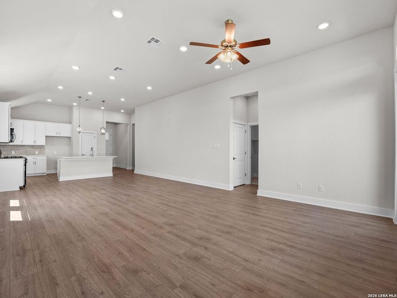 Spacious, unfurnished interior of a new home in Westridge, San Antonio (Image 12).