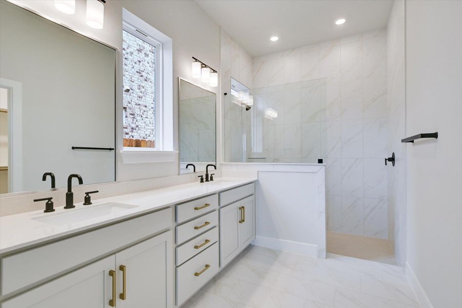 Owner's Bathroom Owner's Bathroom