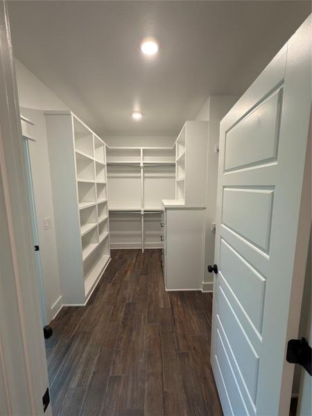 Spacious, unfurnished interior of a new home in , Tyler (Image 17).