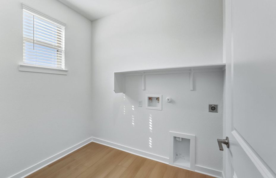 Spacious, unfurnished interior of a new home in Santa Rita Ranch, Liberty Hill (Image 36).