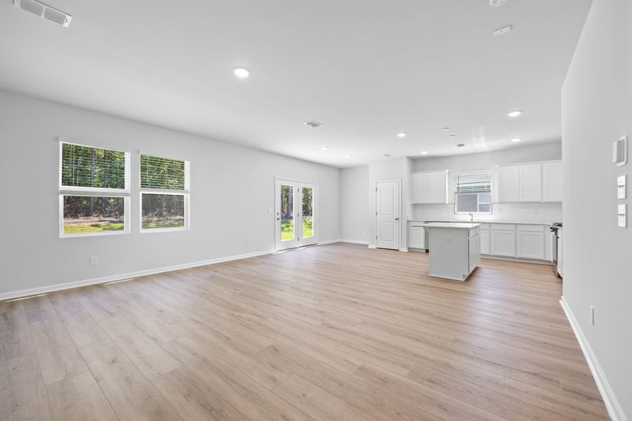 Spacious, unfurnished interior of a new home in Bradford Pointe, Summerville (Image 12).