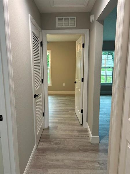 Spacious, unfurnished interior of a new home in , Dunnellon (Image 24).