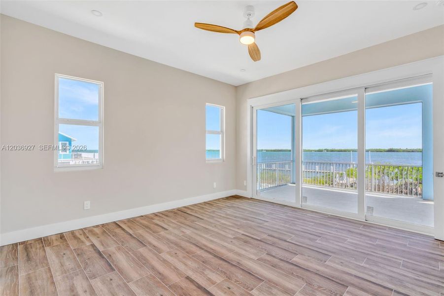 Spacious, unfurnished interior of a new home in , Big Pine Key (Image 23).