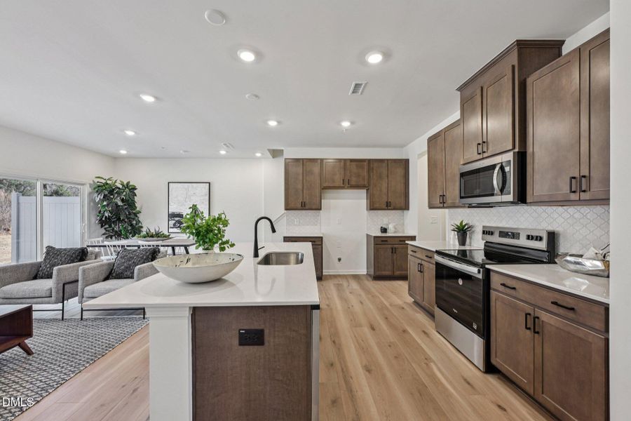 15-web-or-mls-Malbec Dr-S1102-015