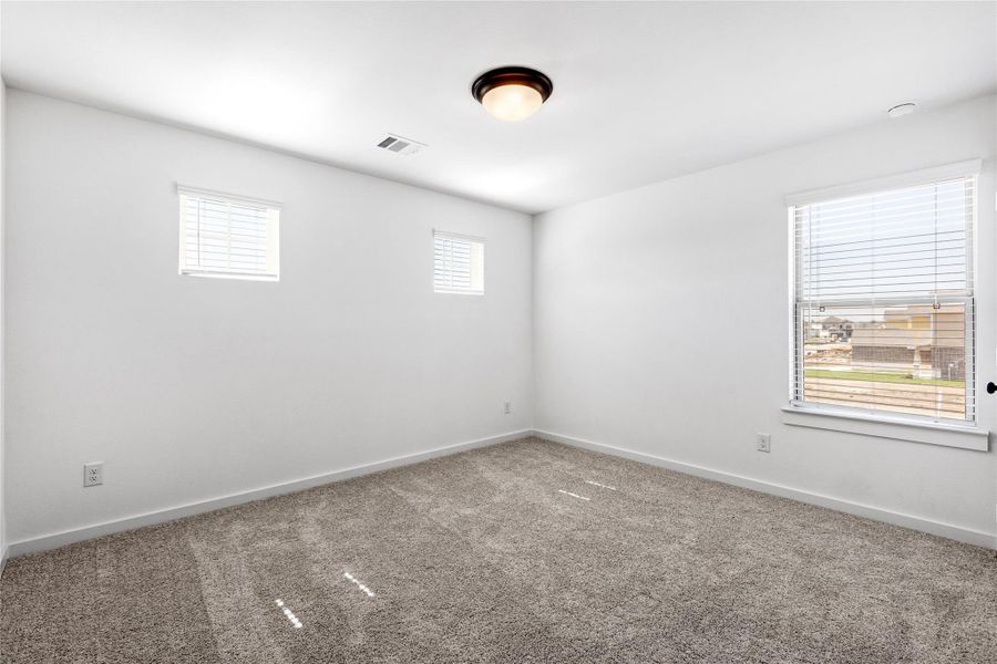 Spacious, unfurnished interior of a new home in Kendall Lakes, Alvin (Image 29).